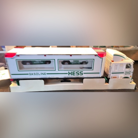1997 HESS TOY TRUCK AND RACERS NEW IN BOX LIGHTS AND SOUNDS Vintage Exclusive - Picture 4 of 12